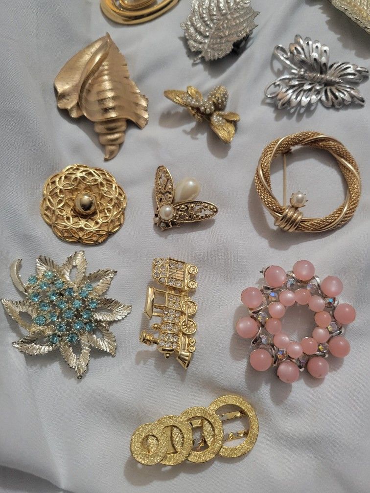 Assorted Cosmetic Jewelry