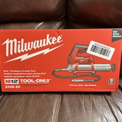 Milwaukee M12 12V Lithium-Ion Cordless Grease Gun (Tool-Only)