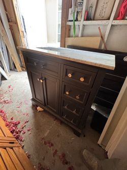 Bathroom Brown vanity whit sink