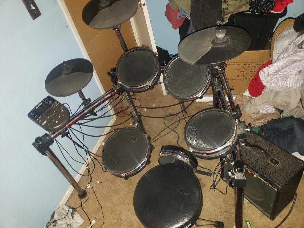 Electronic Drum Set