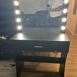 Vanity  With Lights 