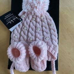 NWT Baby Girls Hat & Booties Sz0-6 Months