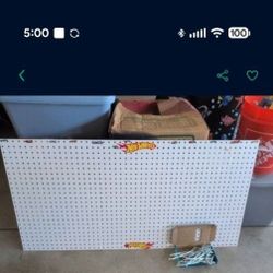 Hot Wheels Peg Board With 21 Pegs Hooks 