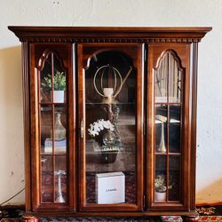 Vintage Glass Cabinet With Lights 