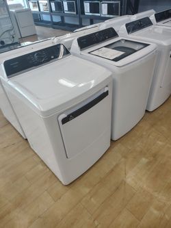 $1308 Frigidaire gas washer / dryer set