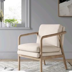 📍 $120 P326#94 Tufeld Wood Armchair Beige -
Threshold"