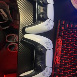 2 Ps5 Controllers 