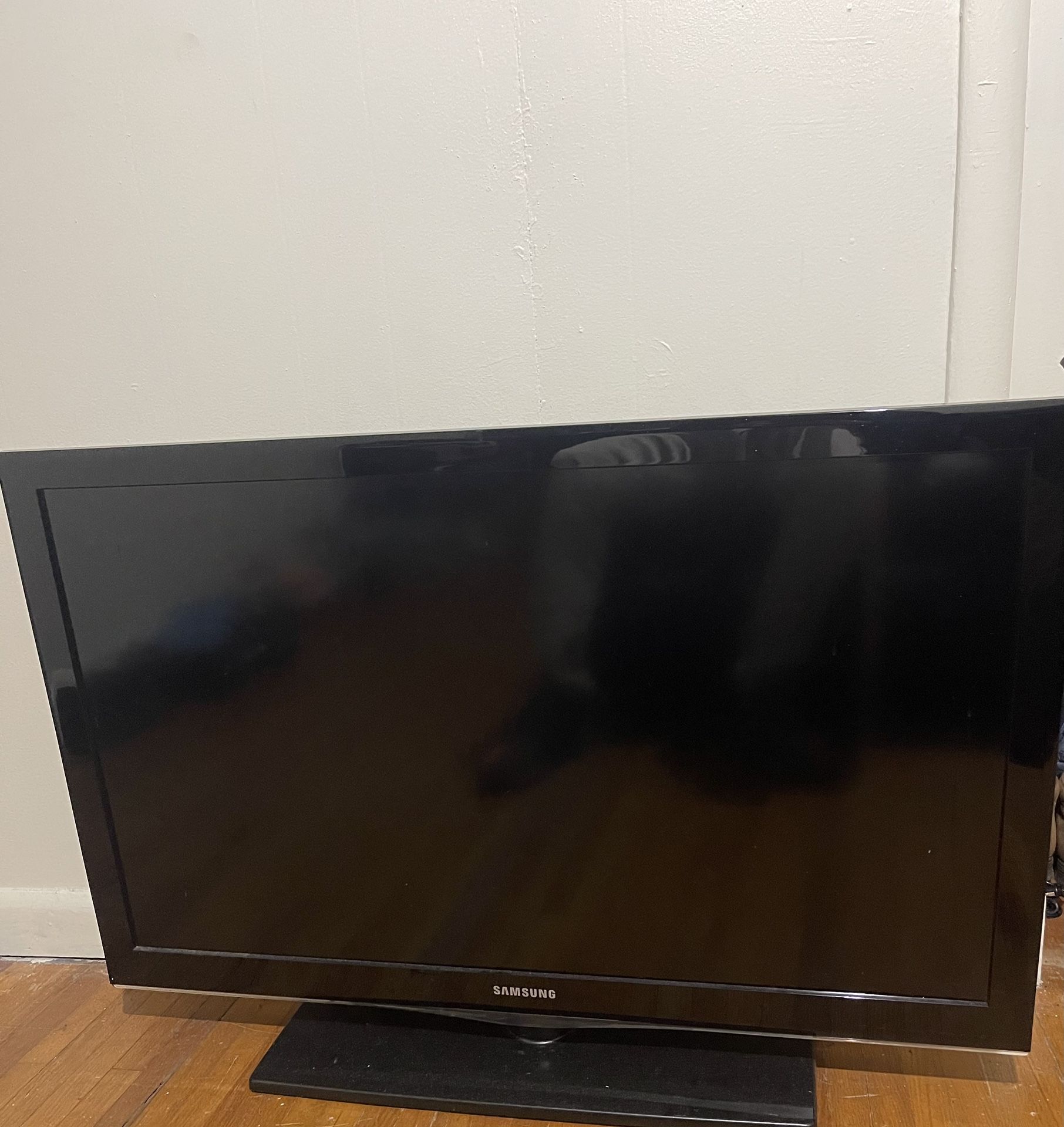 Bed Tv And Two Stand 500?