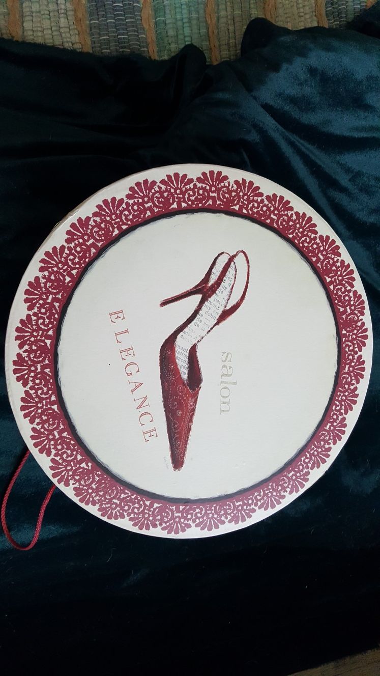 Emily Adams Glamour Salon 15" x 6.5" hat box