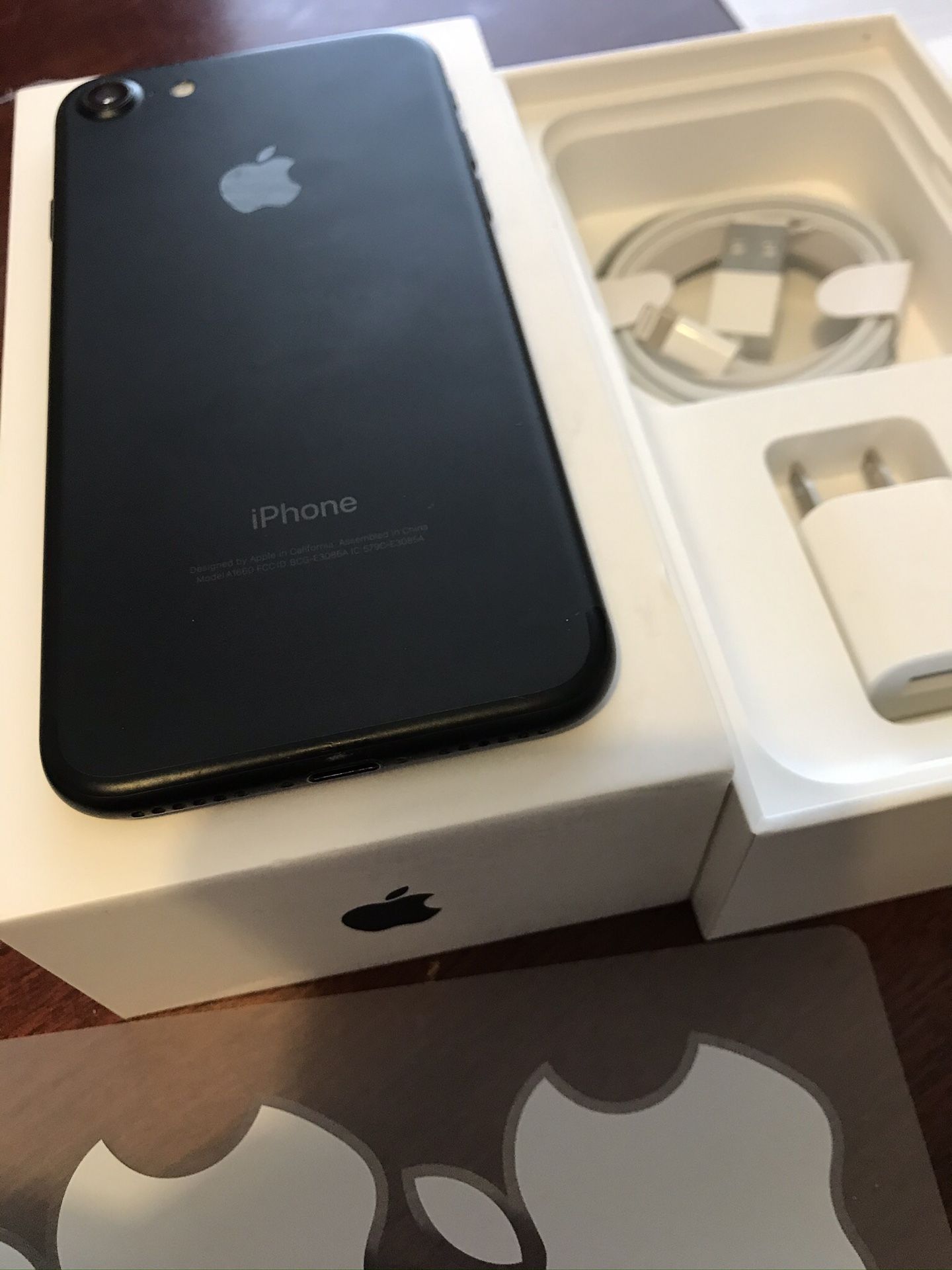 Iphone 7 black - factory unlocked (cdma+gsm)