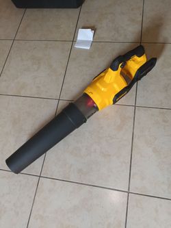 DEWALT
FLEXVOLT 60V MAX 125 MPH 600 CFM Brushless Cordless Battery Powered Blower (Tool Only) poco uso