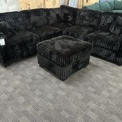 Black comfy  sectional W ottoman