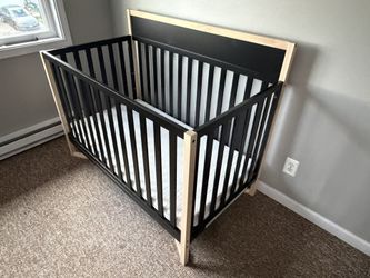 Crib And Matress ( Like New)