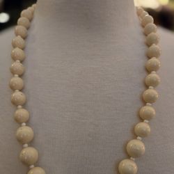 Pretty Vintage 27 In Beaded Necklace 