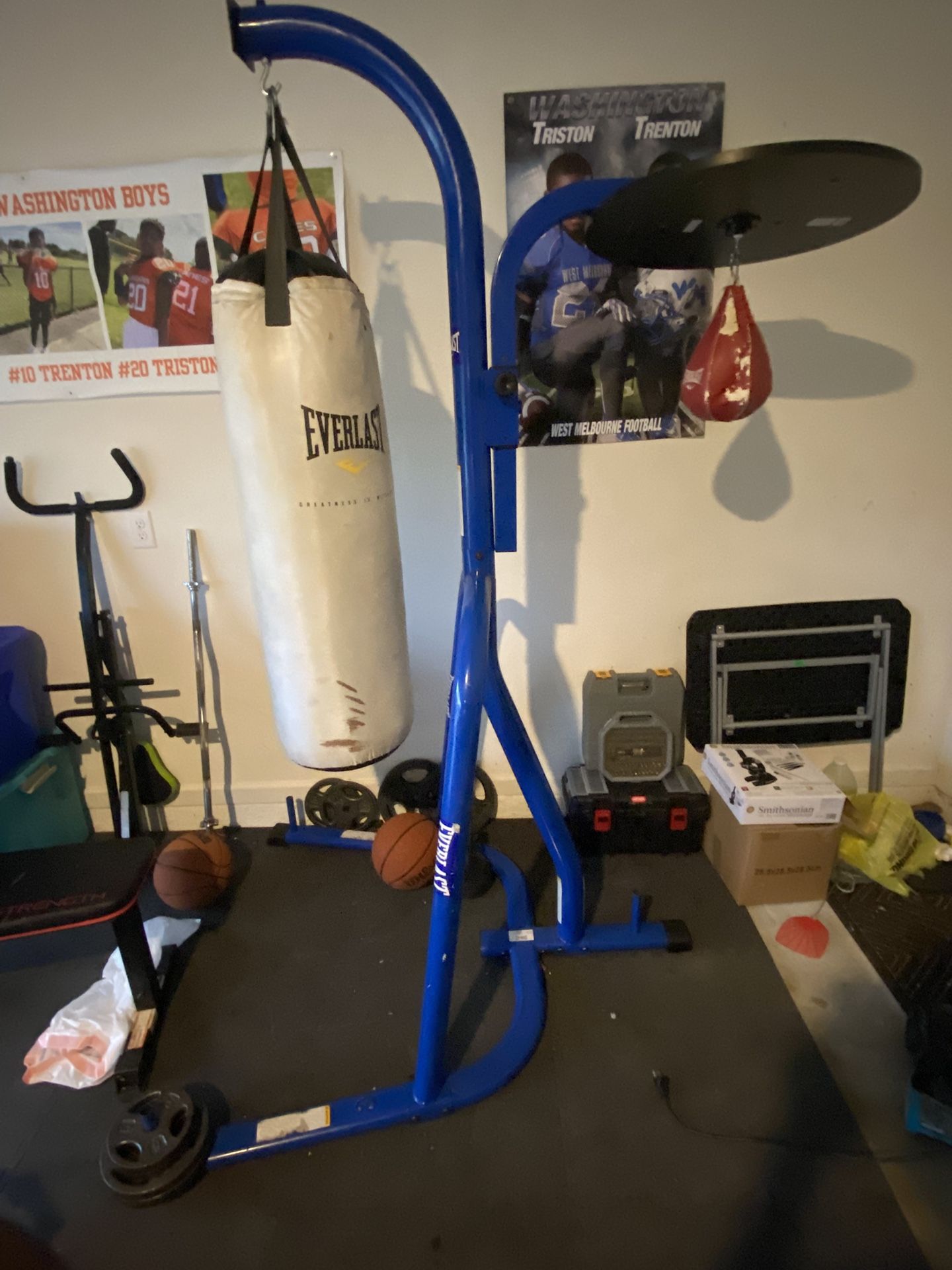 Everlast Boxing Stand