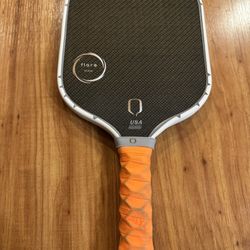 Pickleball paddle (Neonic flare titanium) 
