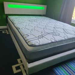 NEW QUEEN-SIZE PILLOW TOP MATTRESS AND BOX SPRING 🆕️