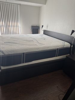 King Size Bed With Lamps And Drawers