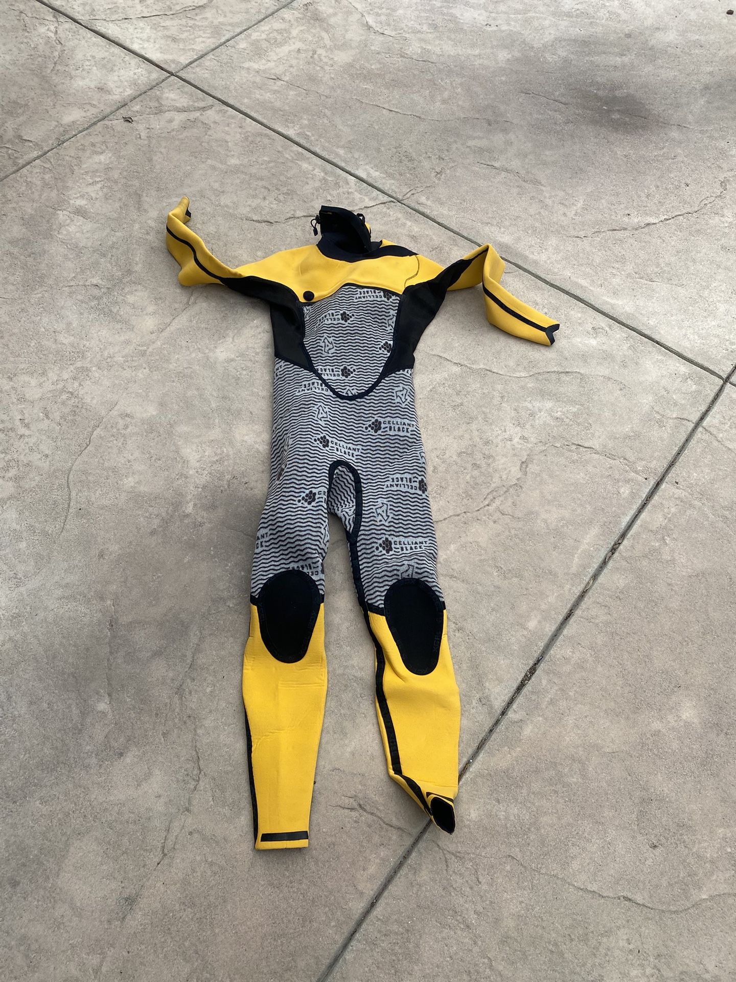 Medium Tall Xcel Wet Suit 4/3
