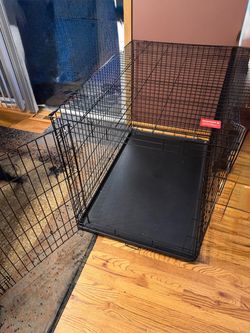 Like new XL dog crate with Kong mat