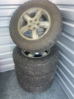 Wheel And Tires 235/70/R16