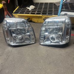 2007  Chevy Tahoe/ GMC Yukon Aftermarket Headlights With LED