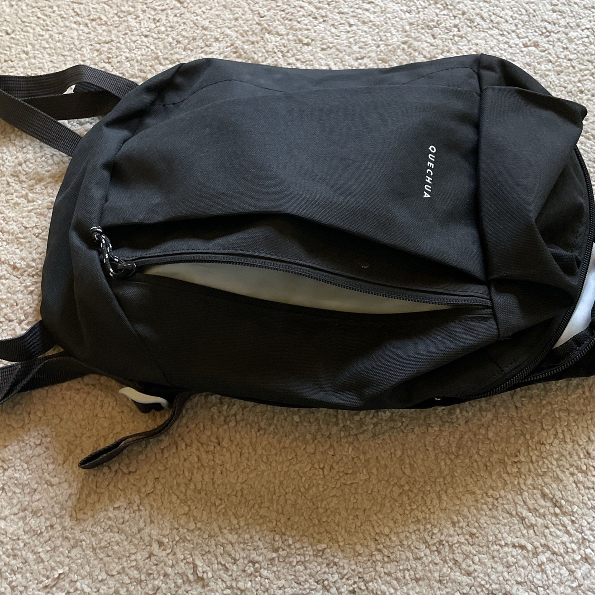 DECATHALON (QUECHUA) 10L SMALL BACKPACK