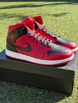 Air Jordan 1 Reverse Bred