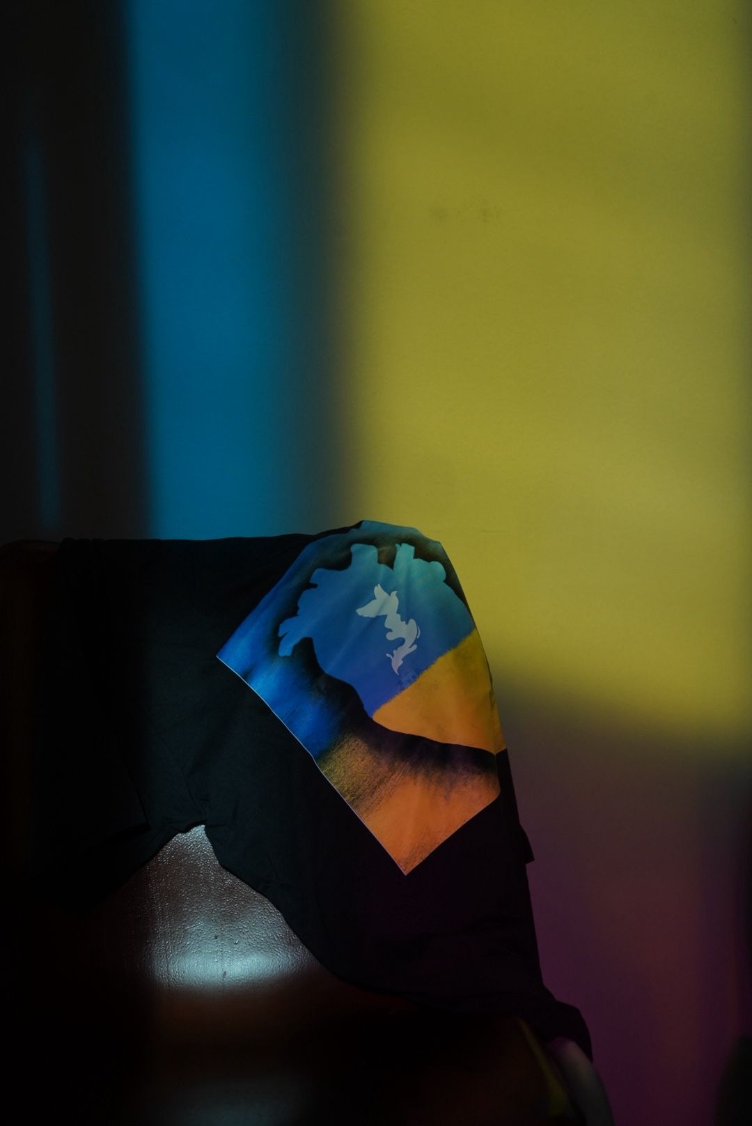 Black “Heart of Ukraine” T Shirt – Oversized S–M Patriotic Street Art Design