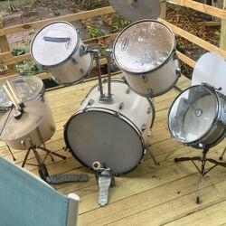 Use drum set in good condition