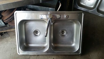 Sink with spigot and trap 22 inch by 32 inch