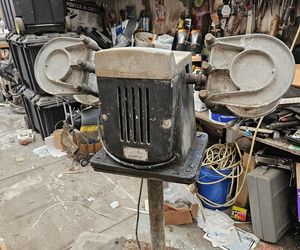 Working vintage Red Devil dual paint shaker w stand