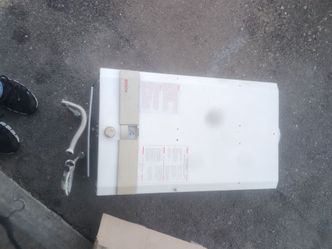 Tankless hot water heater