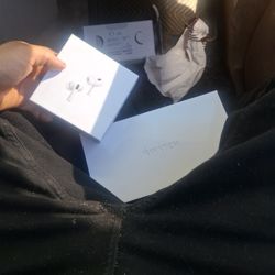 Airpods 2nd Generation And Applewatch 