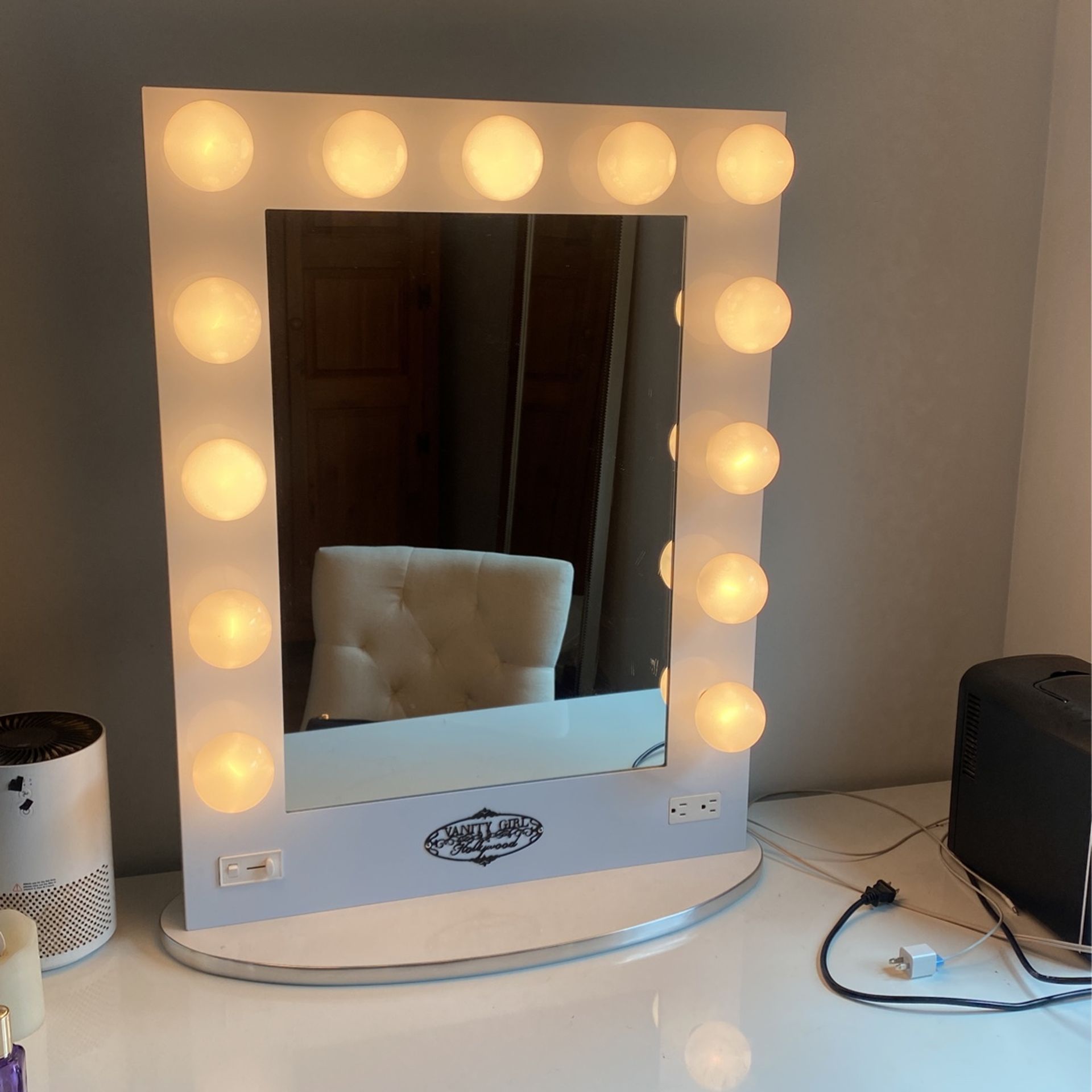Vanity Girl Hollywood Makeup Studio Mirror Light! Made Well Excellent quality!