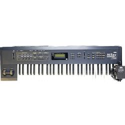 Korg N5EX 61-Key Music Synthesizer - Piano / Teclado