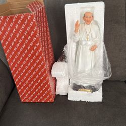 Beautiful Statue Of Papa Francisco