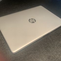 HP 15-dy2024nr Laptop