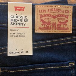 Levi’s Mid-Rise skinny