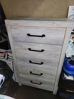 5 drawer dresser chest Ashley Furniture