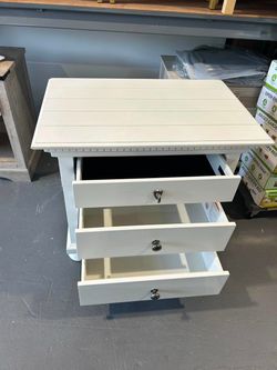 New-Abbyson Palisades 3-Drawers Nightstand, White