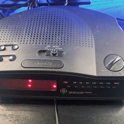 vintage GE 7-4813B Digital Red LCD AM/FM Alarm Clock Radio Tested & Working