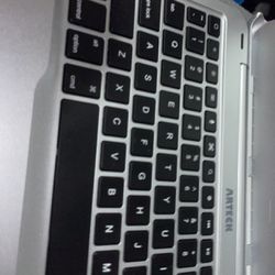 Arteck Bluetooth iPad Gen 9 Keyboard 