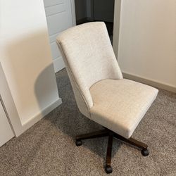 Modern Upholstered Swivel Chair – Excellent Condition