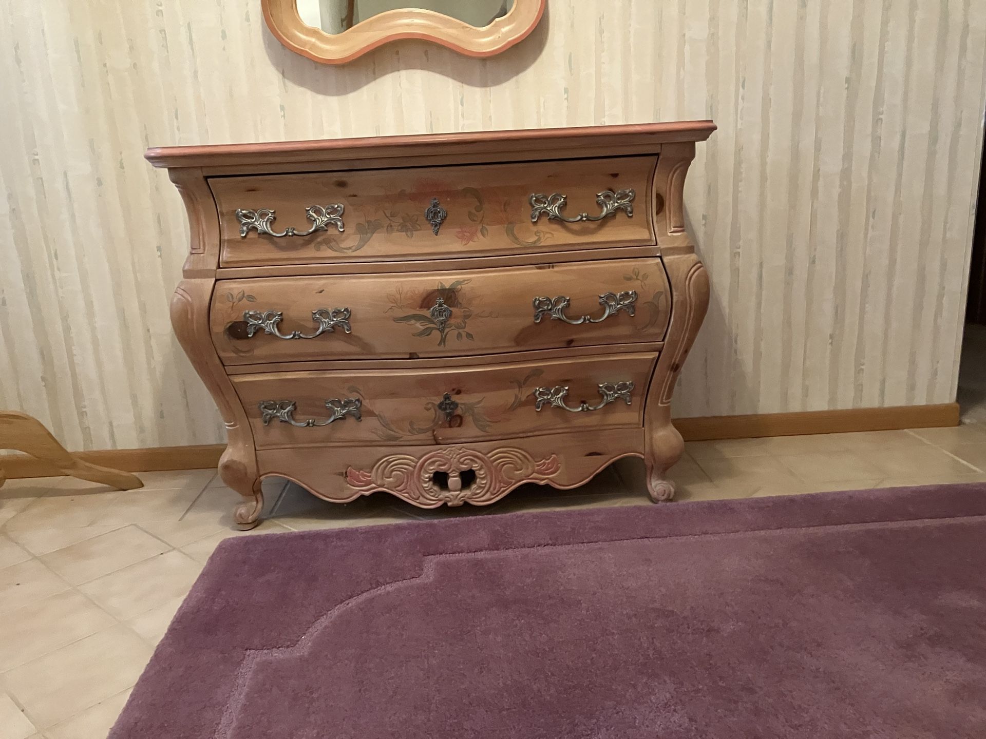 Chest of drawers with Mirror