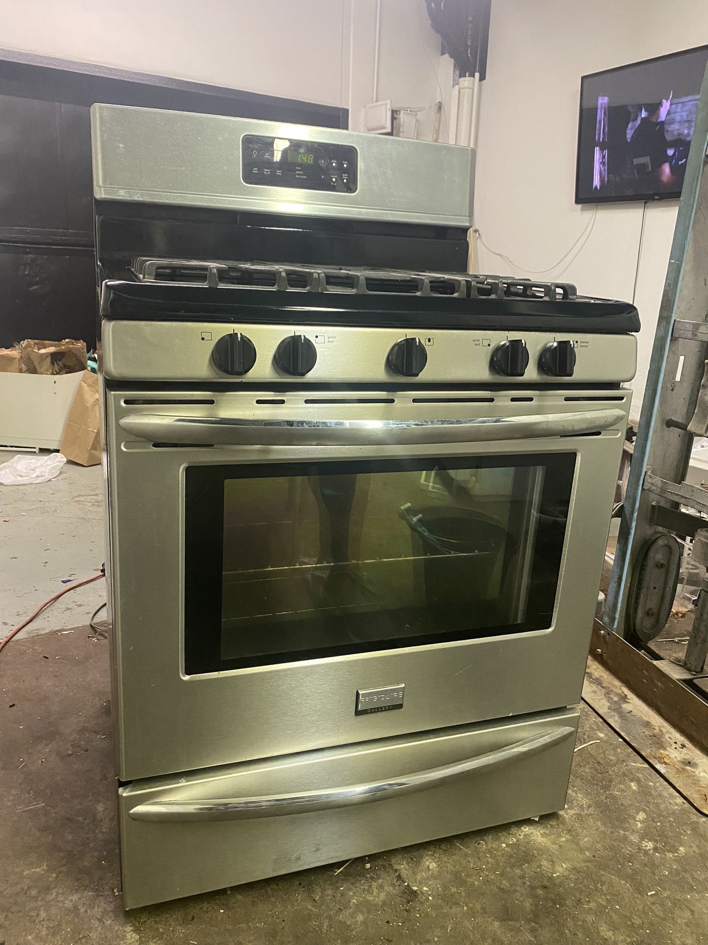 Lifesaver Appliance Frigidaire Gallery Gas Stove We Deliver