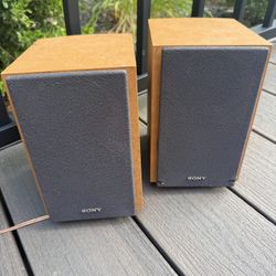 Pair of Sony SS-CEX1 Book Shelf Speakers in good shape.  