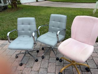 PRETTY PINK comfortable  swivel chair!