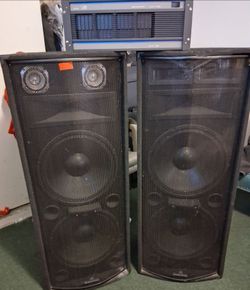 2 bocinas grandes para dj mas 1 Amplificador QSC