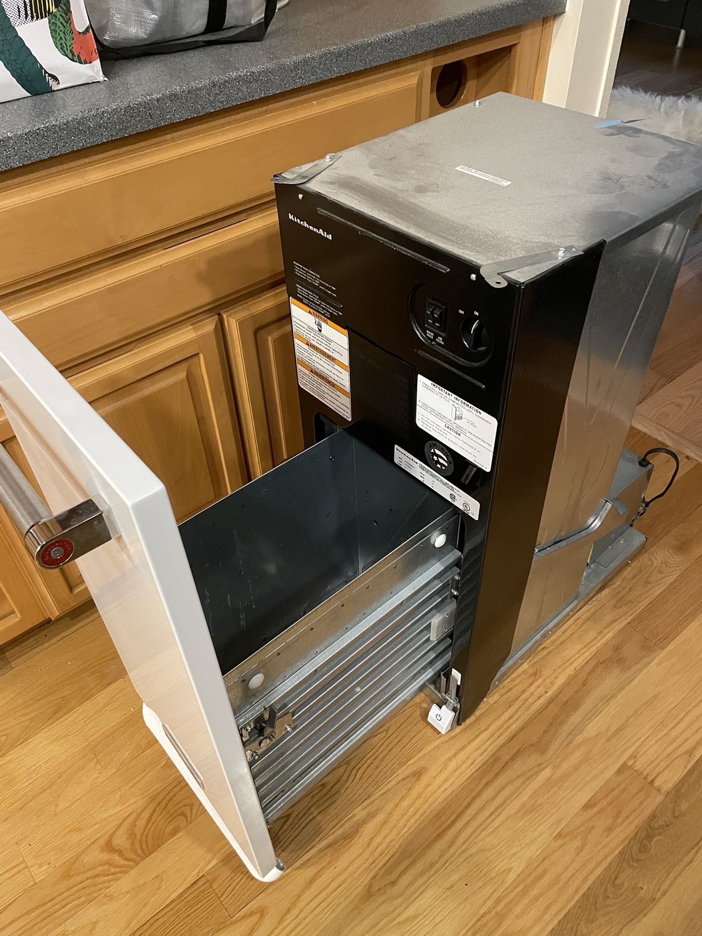 KitchenAid Undercounter Trash Compactor